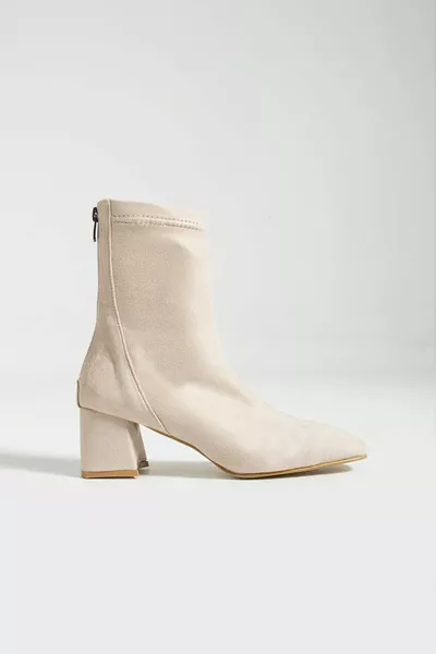 جزمة نسائية من جلد الغزال البيج (HEEL 6CM)