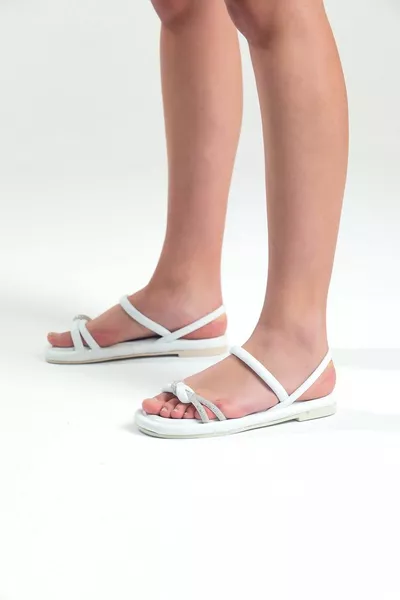 صنادل نسائية حجرية