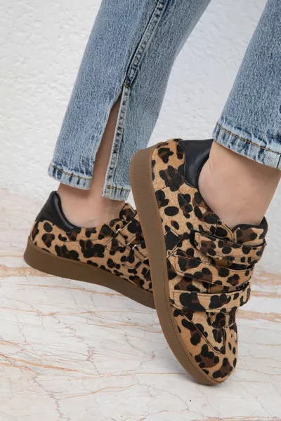 حذاء رياضي نسائي أسود جلد الفهد 