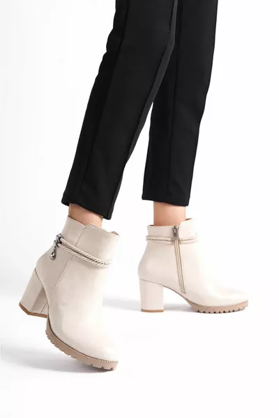 Ежедневни дамски ботуши с токчета B