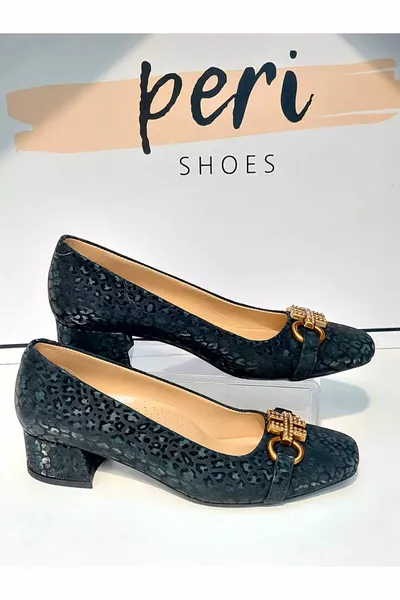 Женские туфли на коротком каблуке из натуральной кожи