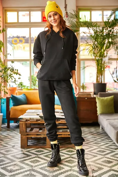 Женский спортивный костюм с капюшоном и карманами кенгуру, с внутренней флисовой подкладкой, черный 