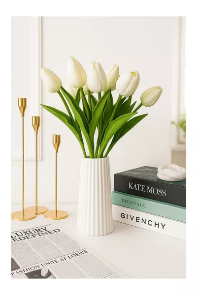 Vase à fleurs en béton blanc rayé élégant pour décoration moderne - Modèles de vases minimalistes et élégants