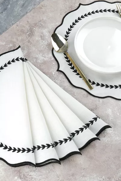 ٦ قطع مفارش أمريكية من الكتان مطرزة - تحت الأطباق من الكتان