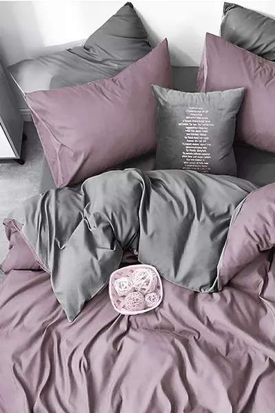 طقم مفروشات مزدوج مع شرشف مطاطي بلون وردي غامق-رمادي