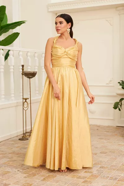 Robe de soirée longue en taffetas doré