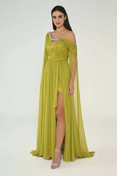 Robe longue en mousseline de soie drapée à manches châle simple col en pierre