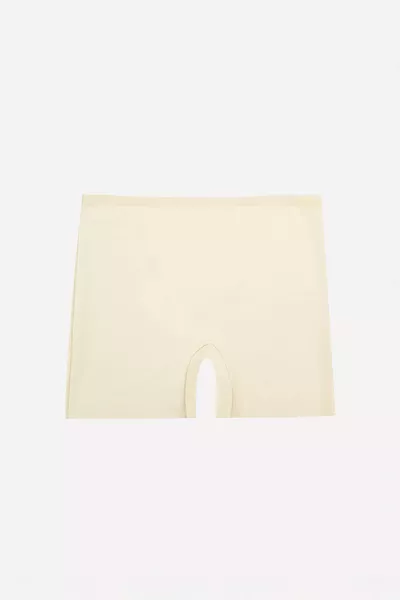 شورت بقص بالليزر بلون الجلد لا يترك أثراً