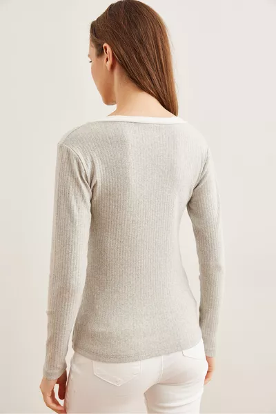 Damenbluse mit grau-weißem Kragen und Fleece-Stretch 