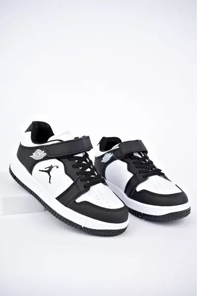 Детские кроссовки с черным гарниром на белом