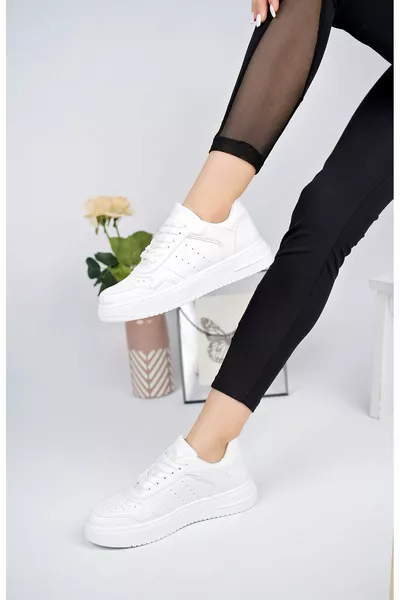 Witte sneakers met lage zool en Mekval-stiksels