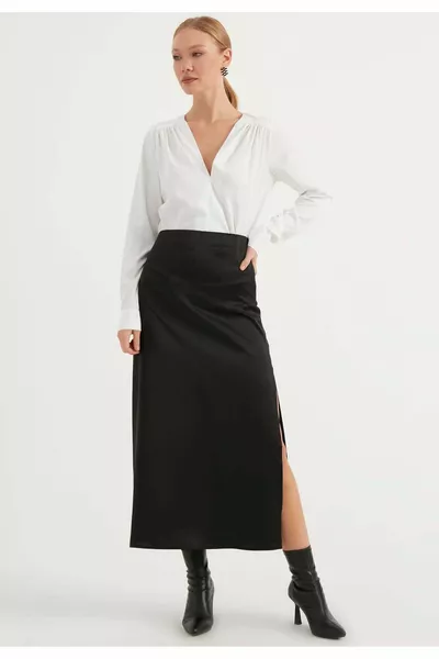 Rock mit Schlitz und Details