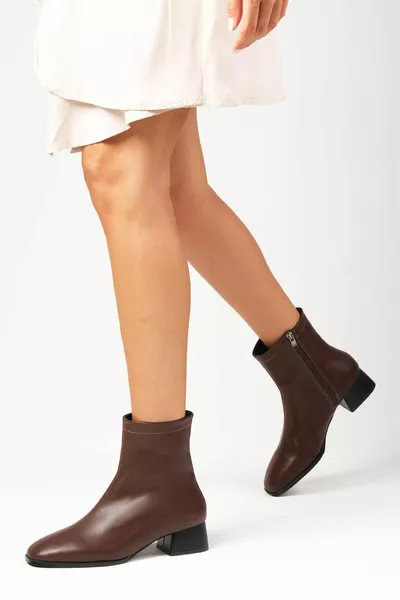 Tori Brown Stivali con tacco da donna foderati in pelliccia sottile con zip laterale con punta smussata