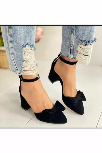 Черни велурени токчета