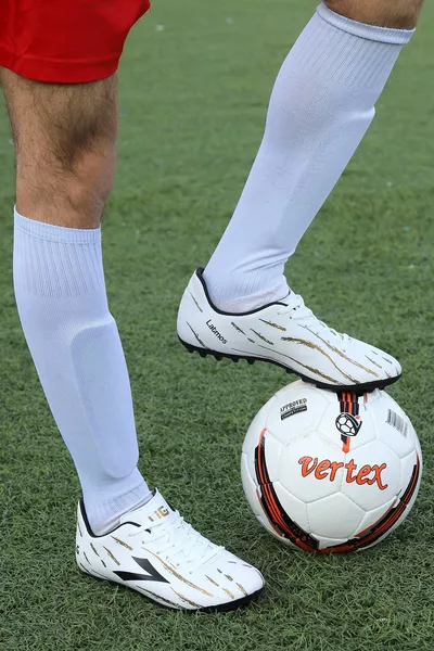 لاتموس اتش ام استروتيرف حذاء كرة قدم رجالي ابيض