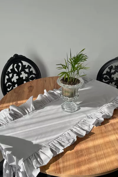 عدّاء رمادي بكشكشة 