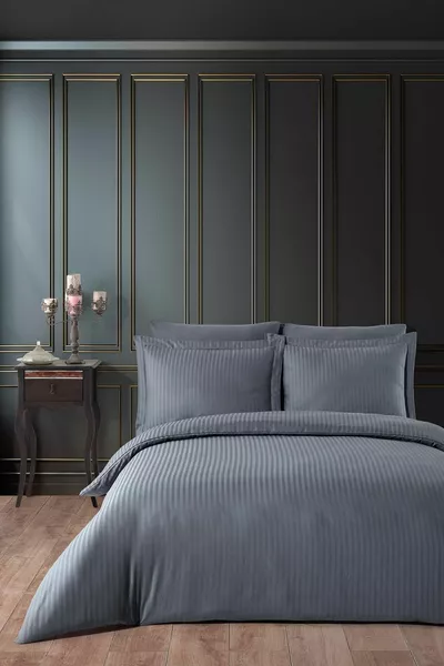 Двуспальный комплект сатинового постельного белья в полоску – простыня на резинке, блестящая и мягкая ткань