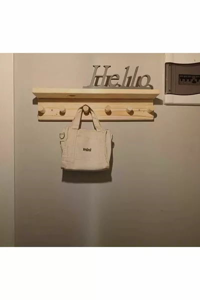 علاقة ملابس خشبية مونتيسوري