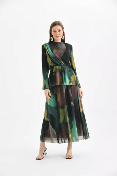 طقم نسائي من الليكرا والتول باللون الأخضر 