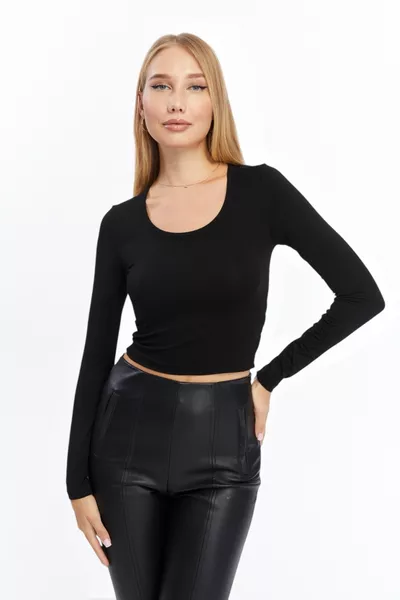 بلوزة نسائية سوداء بقصة قصيرة وياقة دائرية وأكمام طويلة