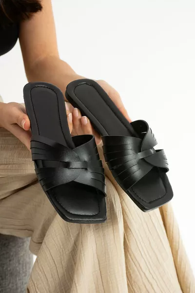 Черни дамски чехли за вкъщи и открито