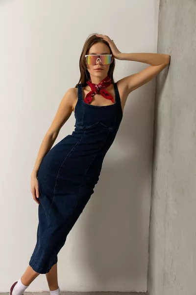 فستان جينز نسائي ماكسي بأشرطة واسعة وشق وسحّاب خلفي أزرق @berlin