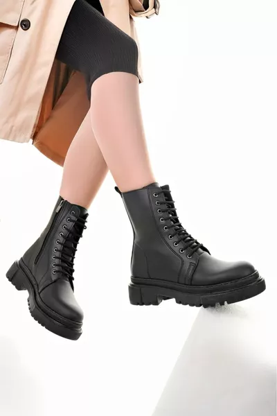 حذاء بحافر جلدي أسود