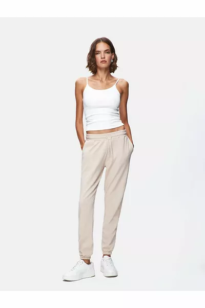 بنطال رياضي عادي بيج بقصة مستقيمة
