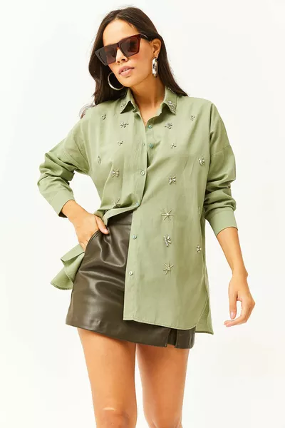 قميص منسوج بستة أشكال بيضاوية للسيدات بياقة خضراء مبطنة وواجهة حجرية 