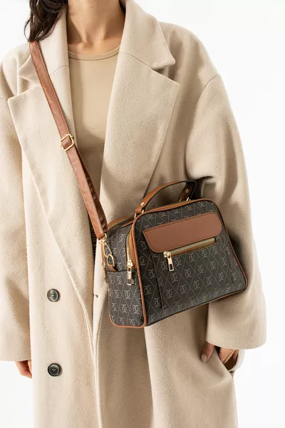 Borsa a Tracolla e a Spalla Donna Marrone con Tre Occhi, Dimensioni 