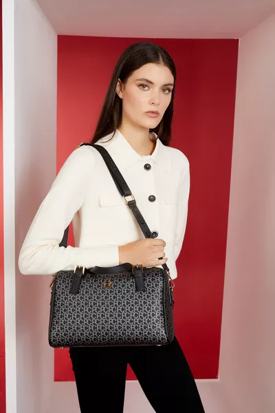 Schwarze kleine Alphabet Damen Schultertasche 