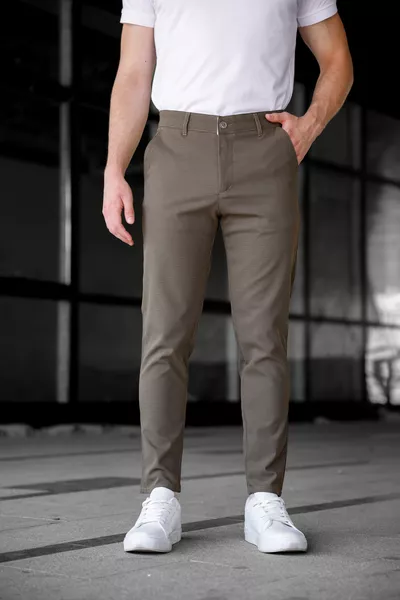 Pantalon en lin marron homme coupe slim