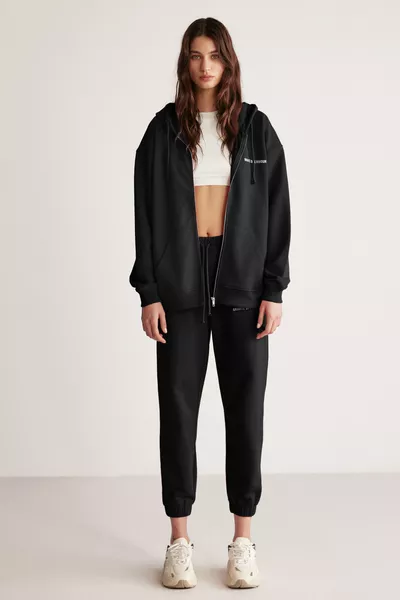 Pantaloni da jogging neri in cotone biologico a gamba stretta e vestibilità rilassata con ricamo da donna CARROLINE