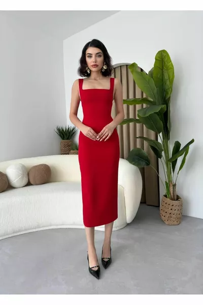 Gerade Atlas-Kleid mit schwarzem Ausschnitt und schwarzem Ausschnitt