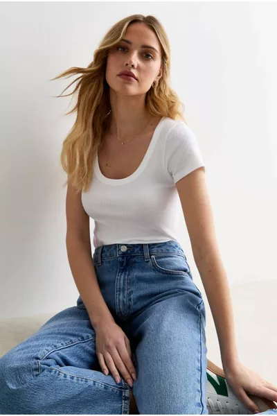 Damen Weißes T-Shirt & Bluse mit quadratischem Ausschnitt, gerippter Stoff aus Lycra