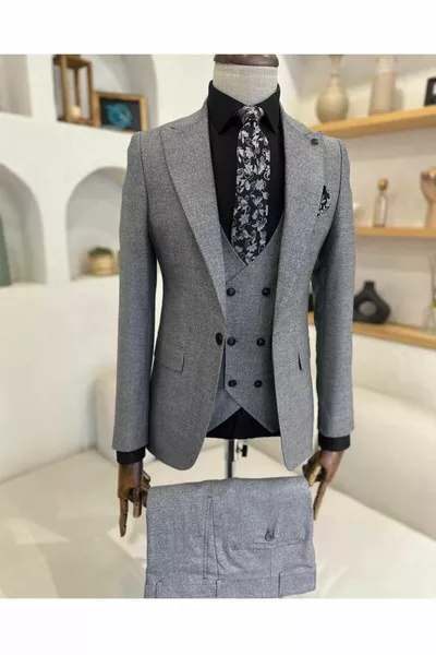 Completo a tinta unita con giacca aderente