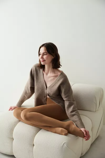 جوارب مثقبة بلون البشرة