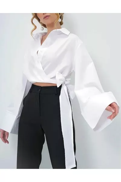 قميص إسباني بأكمام ملفوفة وحزام عند الخصر