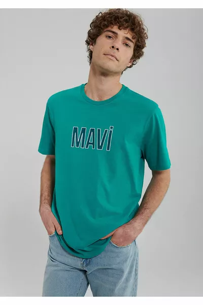 تي شيرت أخضر مطبوع بشعار عادي / قصة عادية 