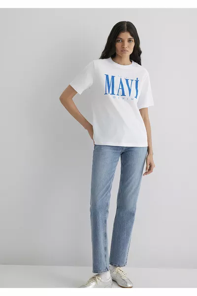 Бяла тениска с лого, прав силует / стандартно сечение 