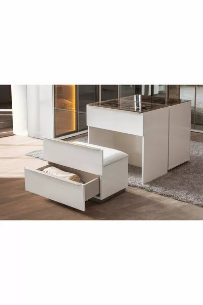 خزانة جانبية مع وسائد لردهة