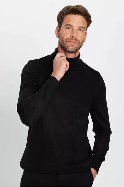 Maglione da uomo aderente a taglio stretto, in tessuto morbido, senza pelucchi, di colore nero, con collo alto a dolcevita