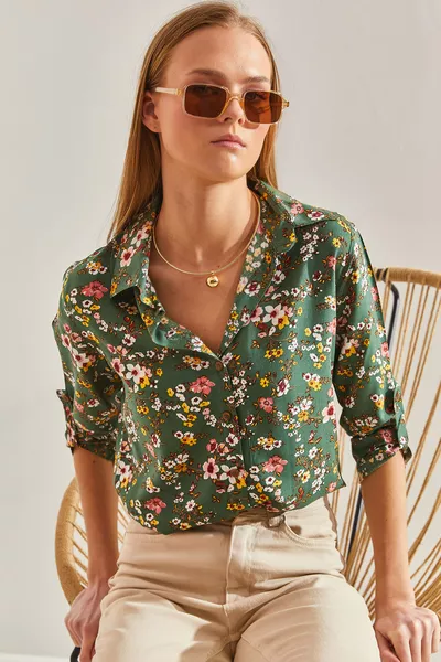 قميص نسائي من الفيسكوز بطبعات وأكمام قابلة للطي 