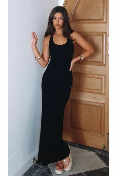 فستان طويل أسود بدون أكمام بحزام حول الرقبة من قماش ليكرا