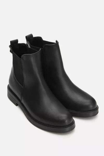 حذاء كعب نسائي أسود مسطح