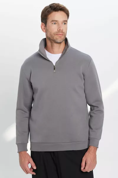 سويت شيرت رمادي بياقة عالية بنصف سحّاب، قطن بكرة مبطن من الداخل، مقاس مريح للجنسين