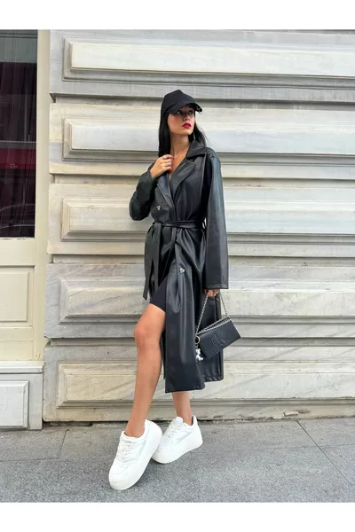 معطف جلدي أسود بأزرار مزدوجة 