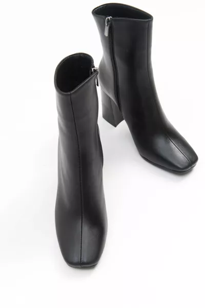 حذاء نسائي أسود تلا