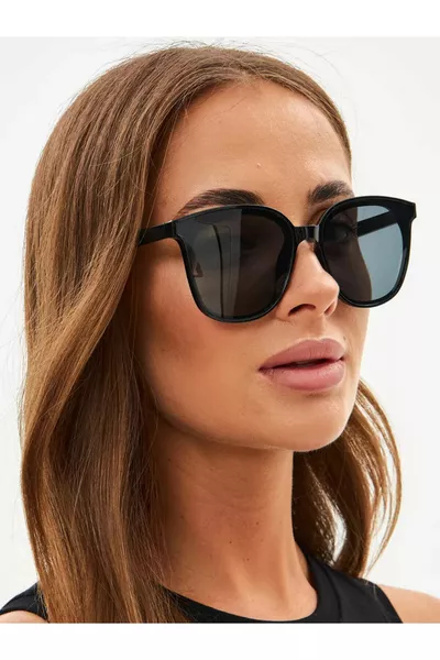 نظارات شمسية نسائية بتصميم داخلي 