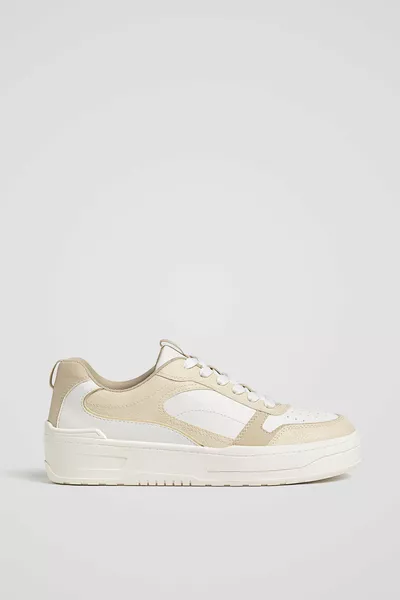 Contrast sneakers met panelen